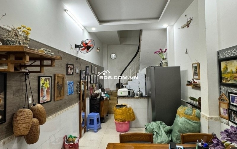 Mặt Tiền Khu VIP K300, ngay Chợ Hoàng Hoa Thám, Tân Bình, 30m2, 3 Tầng. Chỉ 6.3 tỷ Còn TL